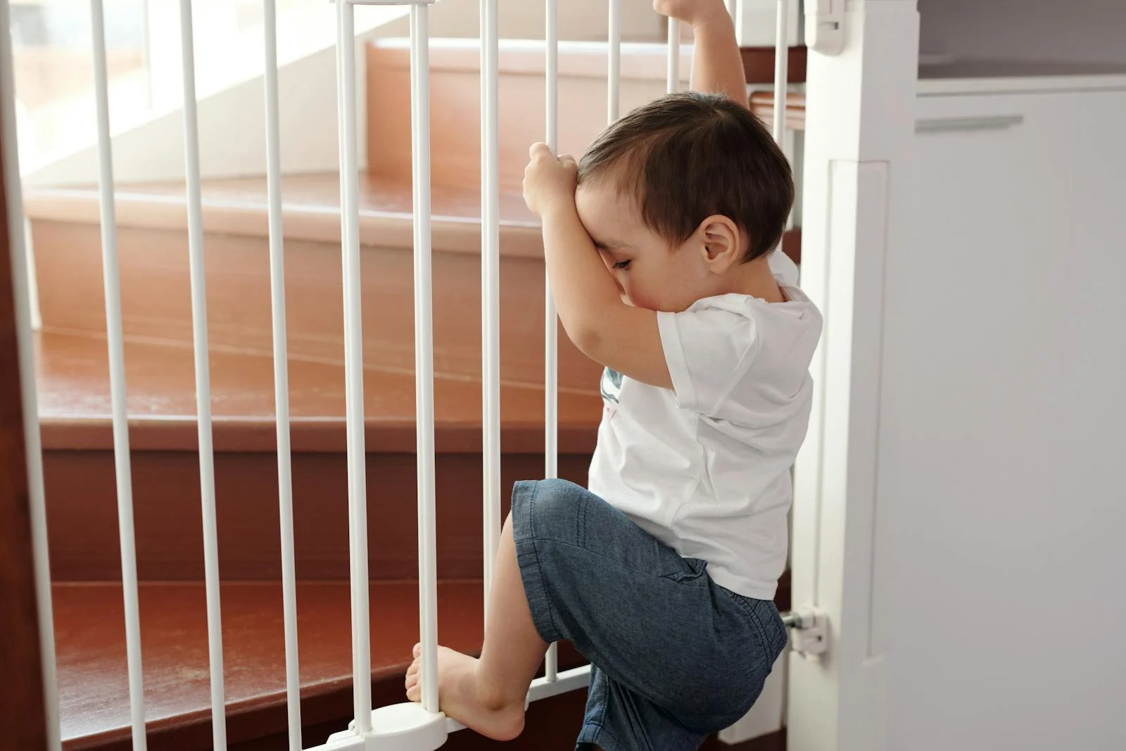 Babysäkring hemma 2026 — komplett guide för ett säkert hem