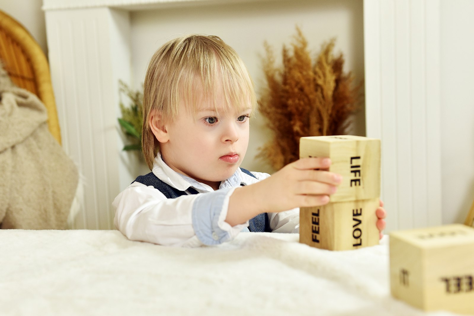 Finmotorik övningar för bebis och toddler — åldersanpassad guide 2026